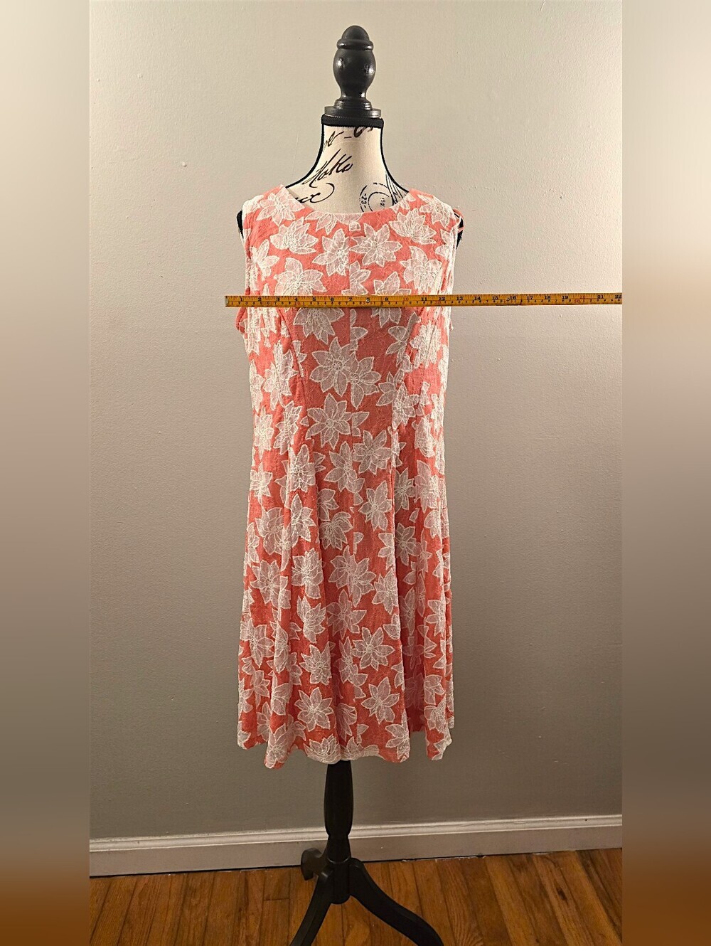 Sleeveless Coral Floral Midi Dress with White Lace Print - Picture 8 of 9